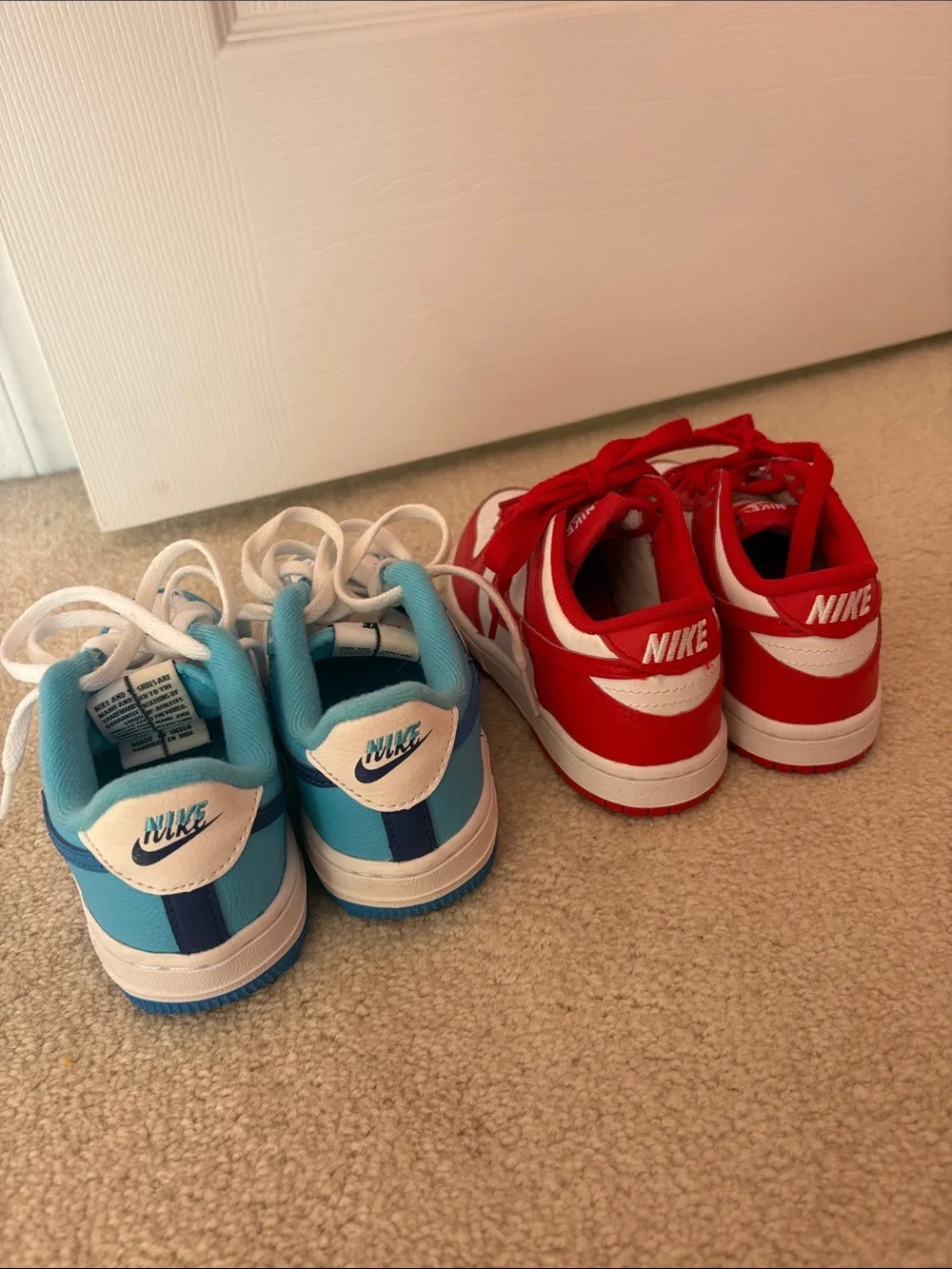 Nike Kids Low-Top Sneakers in Light Blue, White & Red